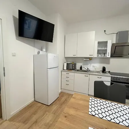 Apartment City Apartment *
